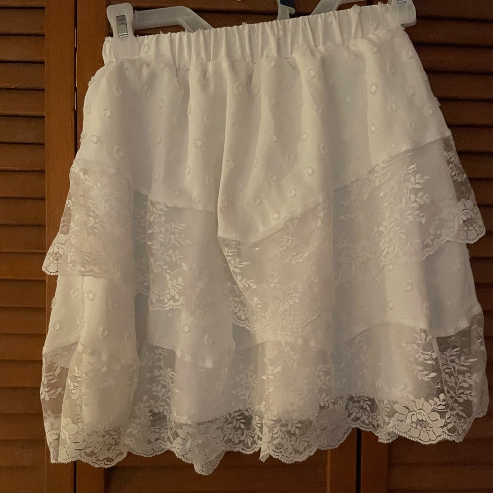 Frilly lace white mini skirt 🎀💋💌